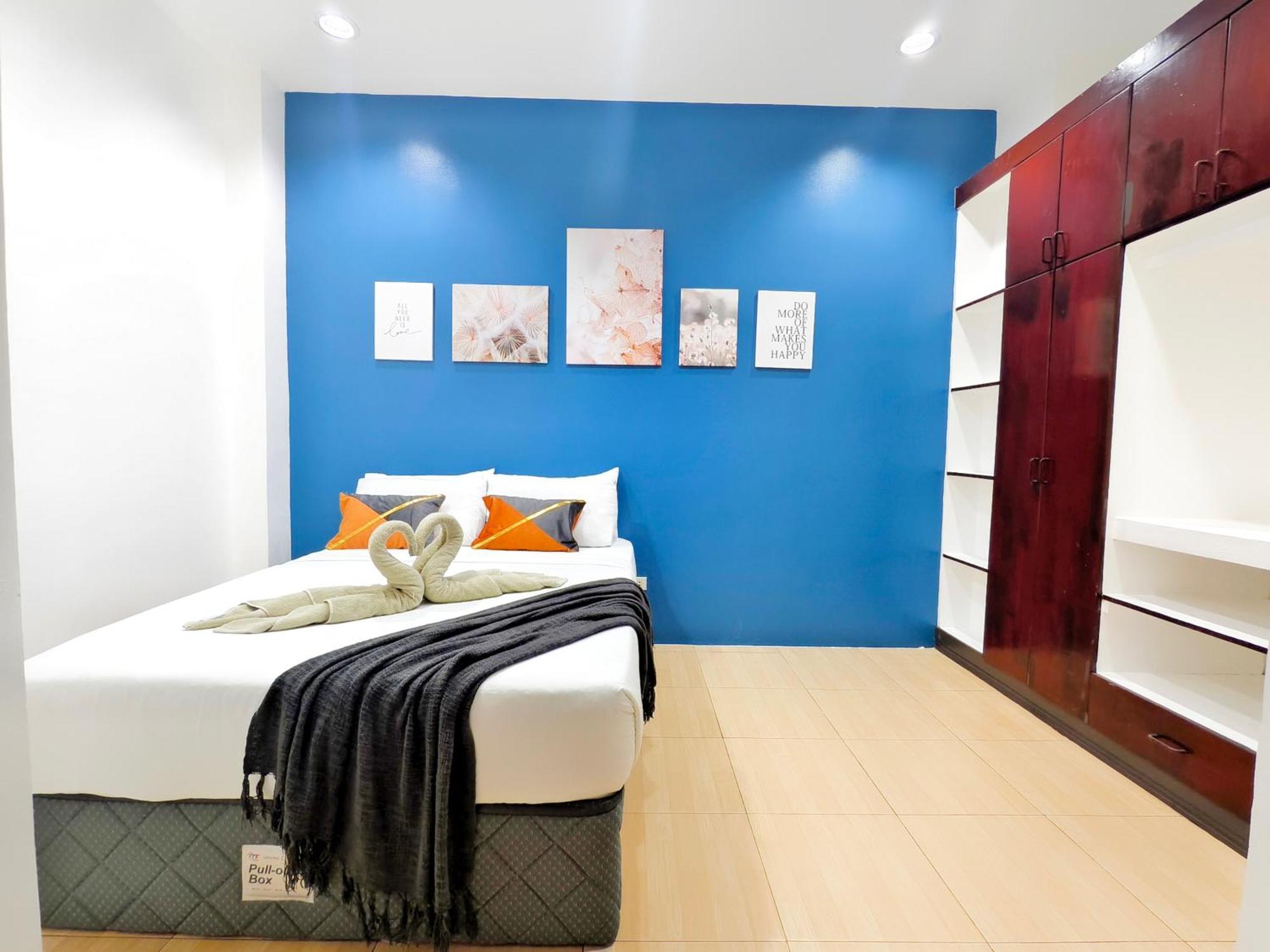 Townhouse 4br In La Guardia Near It Park * Cebu